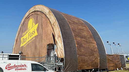 Sonderzeltbau: Zelt in Fassoptik. Event-Zeltbau für Ottakringer Das Fass.