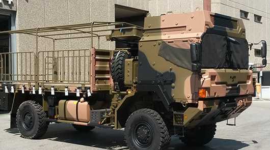 Militärfahrzeug: MAN Militär LKW mit Tarnfarben.