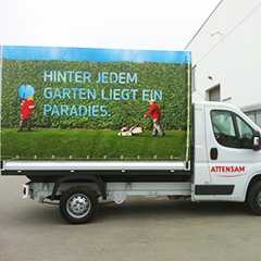 LKW Plane: Klein-LKW mit Plane und Gartenmotiv. Werbeplane für LKW, robust und wetterfest.