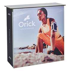 Theke für Präsentationssysteme. Messetheke mit Sportswear-Motiv. Ideal für Messen und Events.
