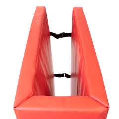 Roter Prallschutz für Wintersport, Lanzenschutz mit Schnallen.