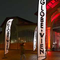 Beachflags Globe Wien. Präsentationssysteme für Events und Werbung.