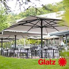 GLATZ Gastroschirme: Quadratischer Sonnenschirm für Gastronomie im Aussenbereich.
